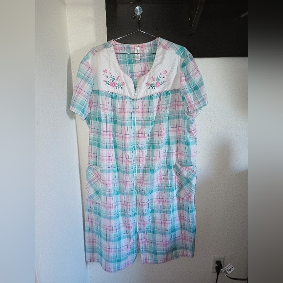 White Stag Ladies Plus Size Blue and Pink Plaid Robe/House Dress Size 3X (22-24) - Picture 1 of 6